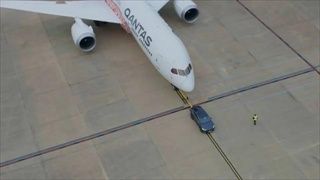 เทสลาทุบสติโลก ใช้รถ “โมเดลเอ็กซ์” ลากเครื่องบินโบอิงลำยักษ์ได้สำเร็จ