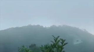 ขนลุก!! คลิปร่างใหญ่ยักษ์เดินยอดดอยคิชฌกูฏ