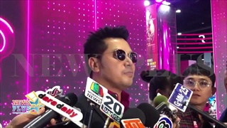 เต๋า สมชาย จุ๊บปากภรรยาออกสื่อ หลังครบรอบแต่งงาน 10 ปี