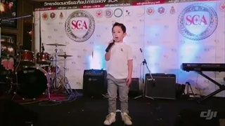 "แพนเตอร์" ลูกชาย "ปีเตอร์-พลอย" จับไมค์ร้องเพลงคีย์เป๊ะมาก เหมือนพ่อเลย