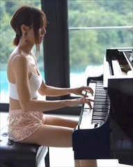 "แคธรีน ลี" นางแบบไซส์ XXS สาวเซ็กซี่ดีกรีไม่ธรรมดา