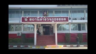 ลวกเส้นไม่ทันสุก กระบะหลับใน เสียหลักพุ่งใส่ร้านก๋วยเตี๋ยวพังกระเจิง