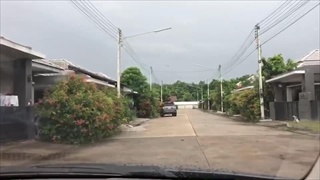 ภาพนาทีล่อซื้อจับยาบ้า คารถหรู