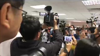 ((LIVE)) ตร.บุกคณะก้าวหน้าขณะ“ปิยบุตร”แถลงข่าว