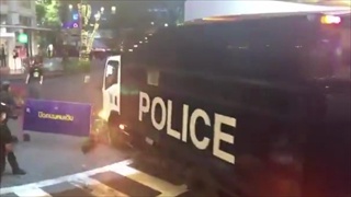 วุ่น! การ์ดฮือทุบรถผู้ต้องขังหลังตำรวจจับ ”โตโต้”