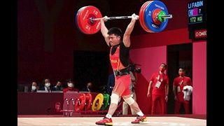 "จอมพลังจีน" โชว์เหนือทรงตัวขาเดียวยกน้ำหนักคว้าทองโอลิมปิก