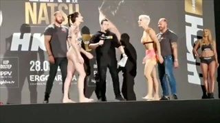 หยามกันแบบนี้! นักสู้สาว MMA เดือดเจอยื่น "เซ็กซ์ทอย" กลางงานแถลงข่าว