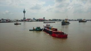 เรือสินค้าชนกันกลางเจ้าพระยา ใกล้ศาลากลาง จ.สมุทรปราการ