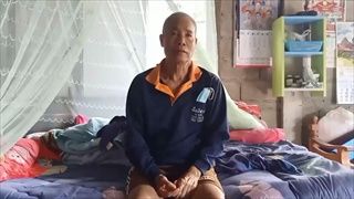 ลุงวัย 69 ปีนอนป่วยติดเตียง หลังฉีดวัคซีน "ซิโนแวค" กลับมาเดินได้เอง