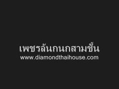 กนกสามชั้น บ้านไม้เรือนไทยหอยทับทิมประยุกต์