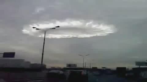 UFO Moscow เมฆประหลาดคล้าย UFO ที่มอสโค