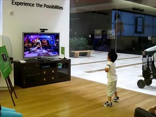 หนูน้อยขาแดนซ์กับเกมส์ Xbox Kinect เต้นเป๊มากกก!