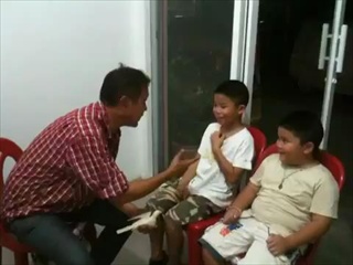 สอนมายากล น้องพร้อม เพียว