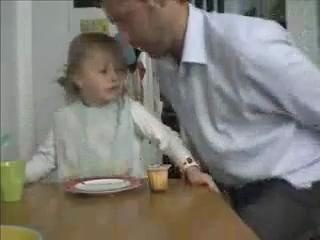พ่อเเกล้งลูก ...อ้าว! หายไปไหนแล้วอ่ะ-