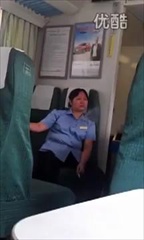 ห้ามสูบบุหรี่ แต่เจ้าหน้าทีสูบซะเอง บนขบวนรถไฟห้ามสูบ