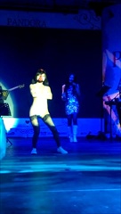 ชุดแสดงคอนเสิร์ต กระชากใจ