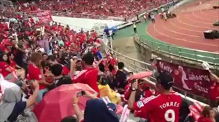 ขอแต่งงานกลางสนามราชมัง