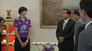 นายกตู่ เปิดทำเนียบฯต้อนรับสาวไทย พร้อมโชว์ลีลาลูกตบ