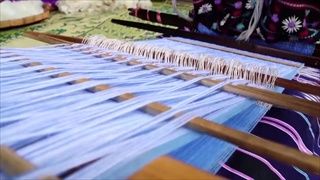 กบนอกกะลา : ผ้าทอขนแกะ ทอมือทอไทย ช่วงที่ 3/4 (07 ส.ค 58)