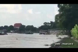 คลิปนาทีระทึก! ภาพเหตุการณ์เรือล่มที่อยุธยา