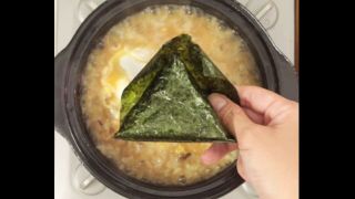 ข้าวต้มสูตรข้าวปั้นญี่ปุ่น (Onigiri Porridge)