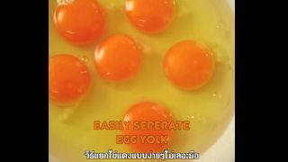 วิธีแยกไข่แดงแบบง่ายๆไม่เลอะมือ (Easily separate egg yolk)