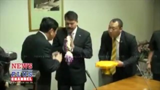 วันอยู่บำรุง นำพวงมาลัยขอขมานายก-คสช. หลังโพสต์โจมตีรับทำไม่เหมาะ