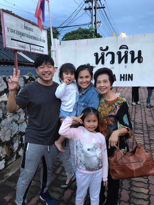ไลฟ์แนวตั้ง บรรยากาศสดบนรถไฟไทยชั้น 1 Special Express กับครอบครัว 'หนุ่ย พงศ์สุข'