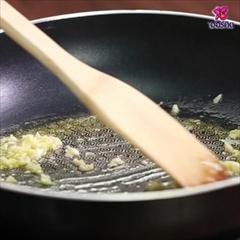 ทะเลผัดไข่เค็ม