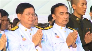 นายกฯนำตักบาตรถวายในหลวงร.9,ราชินีเฉลิมพระชนมพรรษา85พรรษา