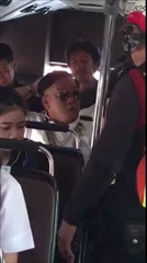 เปิดหนังผู้ใหญ่ให้ผู้หญิงดู บนรถเมล์ ถูกจับได้อ้างใหญ่โตไม่ยอมลง!