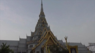 Sakorn News : ผู้ว่าฯแปดริ้ว นำข้าราชการและพุทธศาสนิกชน ร่วมทำบุญตักบาตร