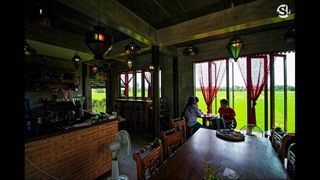 ครัวกางนาสุพรรณบุรี ร้านอาหารบรรยากาศดี มีวิวทุ่งนาเขียวขจีให้ได้ชม