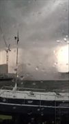 "พายุทอร์นาโด" โผล่ใจกลางกรุงอัมสเตอร์ดัม สายลมพัดถล่มสุดสะพรึง