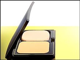 Powdery Foundation จาก เคลย์ เดอ โป โบเต้