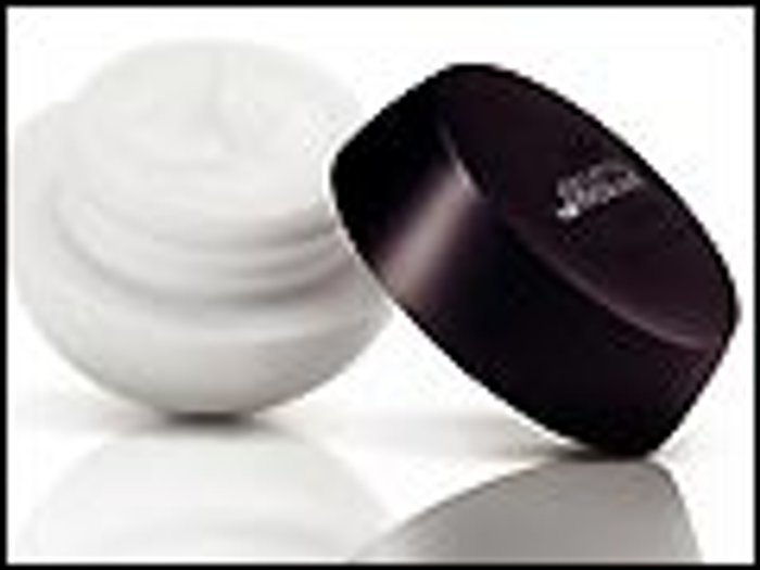 Giffarine Glamorous Beaute Eye Balm