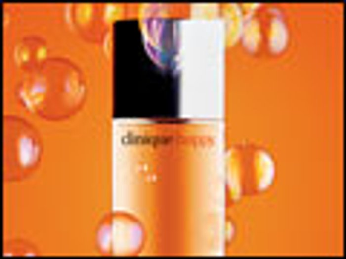 สัมผัสความสุขกับเพลงพิเศษในแบบ Clinique Happy