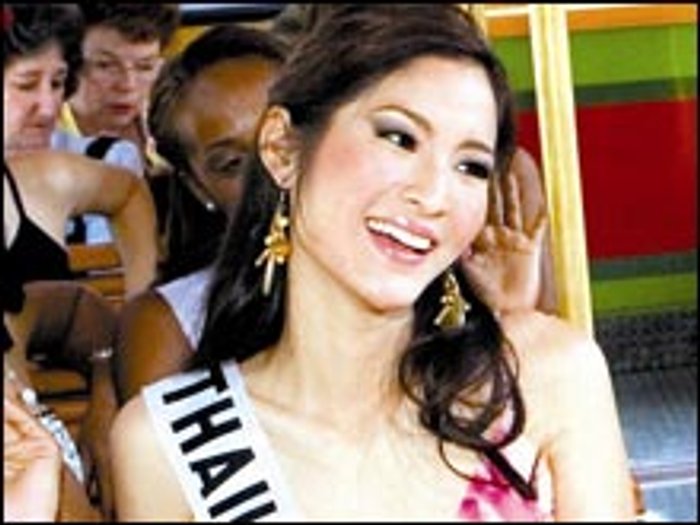 "ฟ้ารุ่ง" เด่นเข้าตา กรรมการยกเต็งจ๋า 1 ใน10