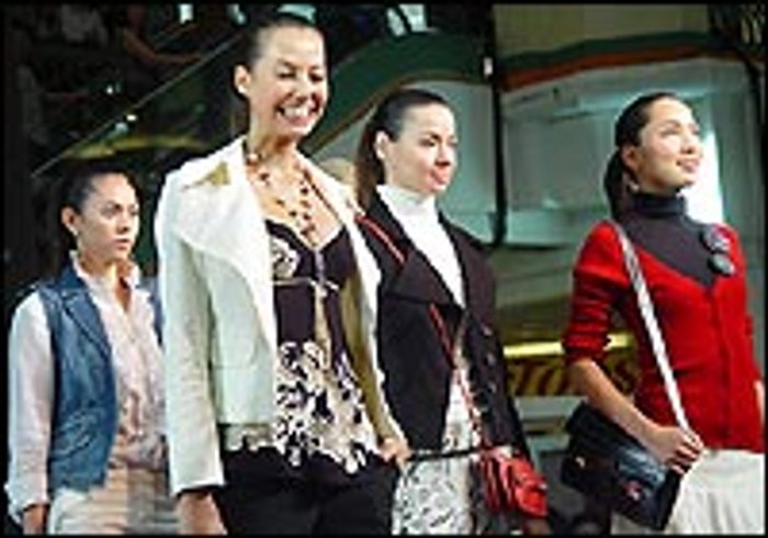 แฟชั่นโชว์เพื่อสาวทำงาน