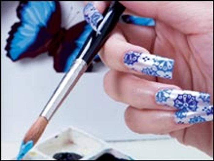 มาแต่งแต้มลายกราฟิกให้เล็บกันเถอะ