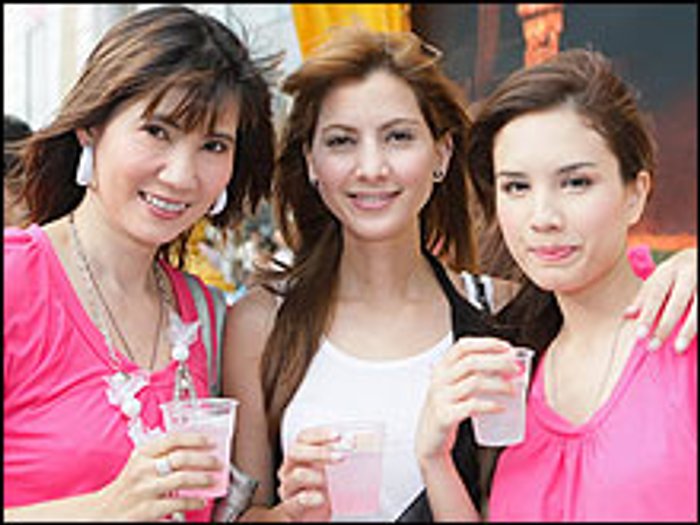 คนบันเทิง ร่วมโครงการ ลองเจอเร่ย์ ซาลอน พิงค์ ริบบอน แชร์ริตี้
