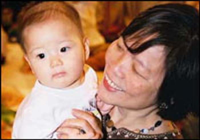 ย่ายายสนับสนุนการเลี้ยงลูกด้วยนมแม่