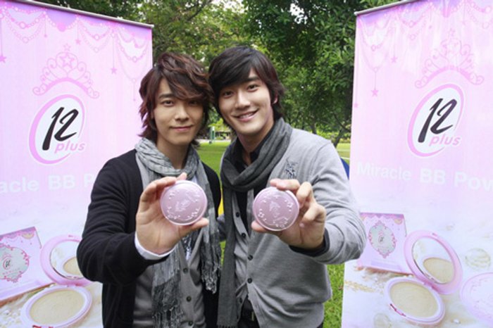 ชอย ชีวอน และ ลี ทงแฮ ใน ทเวลฟ์ พลัส มิราเคิล บีบี พาวเดอร์