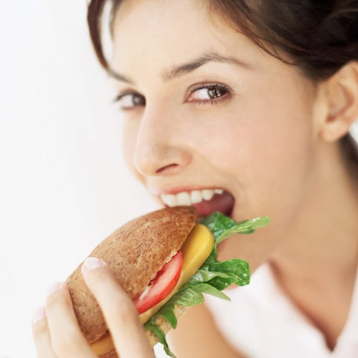 10 กฎเหล็กในการกินสำหรับสาวกลัวแก่