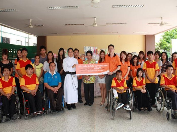 แจ่มใส พับลิชชิ่ง และสื่อฯ ร่วมบริจาคเงินแก่ ร.ร.อาชีวพระมหาไถ่ พัทยา