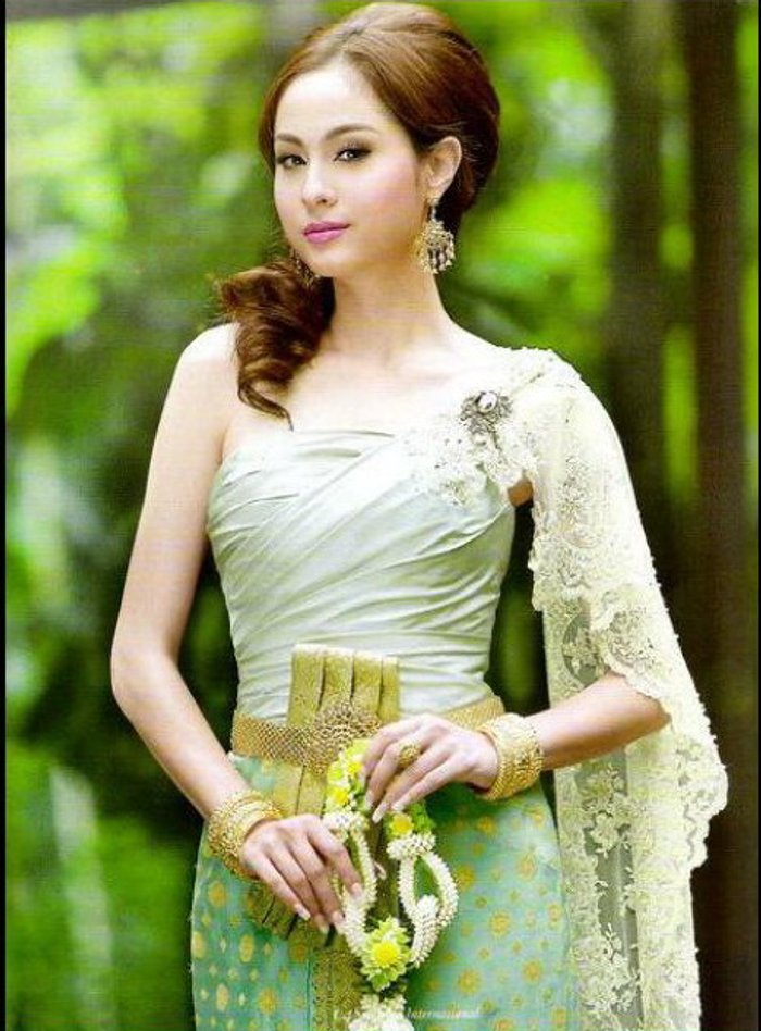 เลือกสวมชุดไทยให้เข้ากับสีผิว