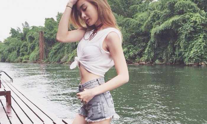 ดีเว่อร์ 25 ไอเดียแมทช์ ชุดไปเที่ยว เก๋ๆ คูลๆ ด้วย กางเกงยีนส์