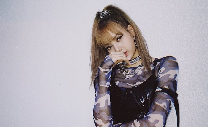 "ลิซ่า BLACKPINK" เผย ยาดม ตราโป๊ยเซียน ไอเทมเสริมความมั่น ก่อนขึ้นโชว์บนเวที