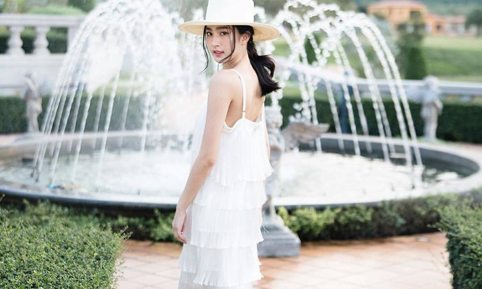 รวม 30 ไอเดียใส่เดรสยาว ไปเที่ยวถ่ายรูปเก๋ๆ ตัวเดียวจบ