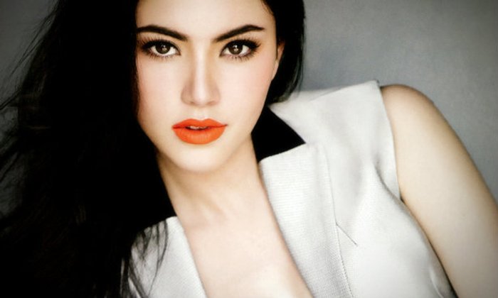Mai Davika Wallpaper : Beautiful Perfection